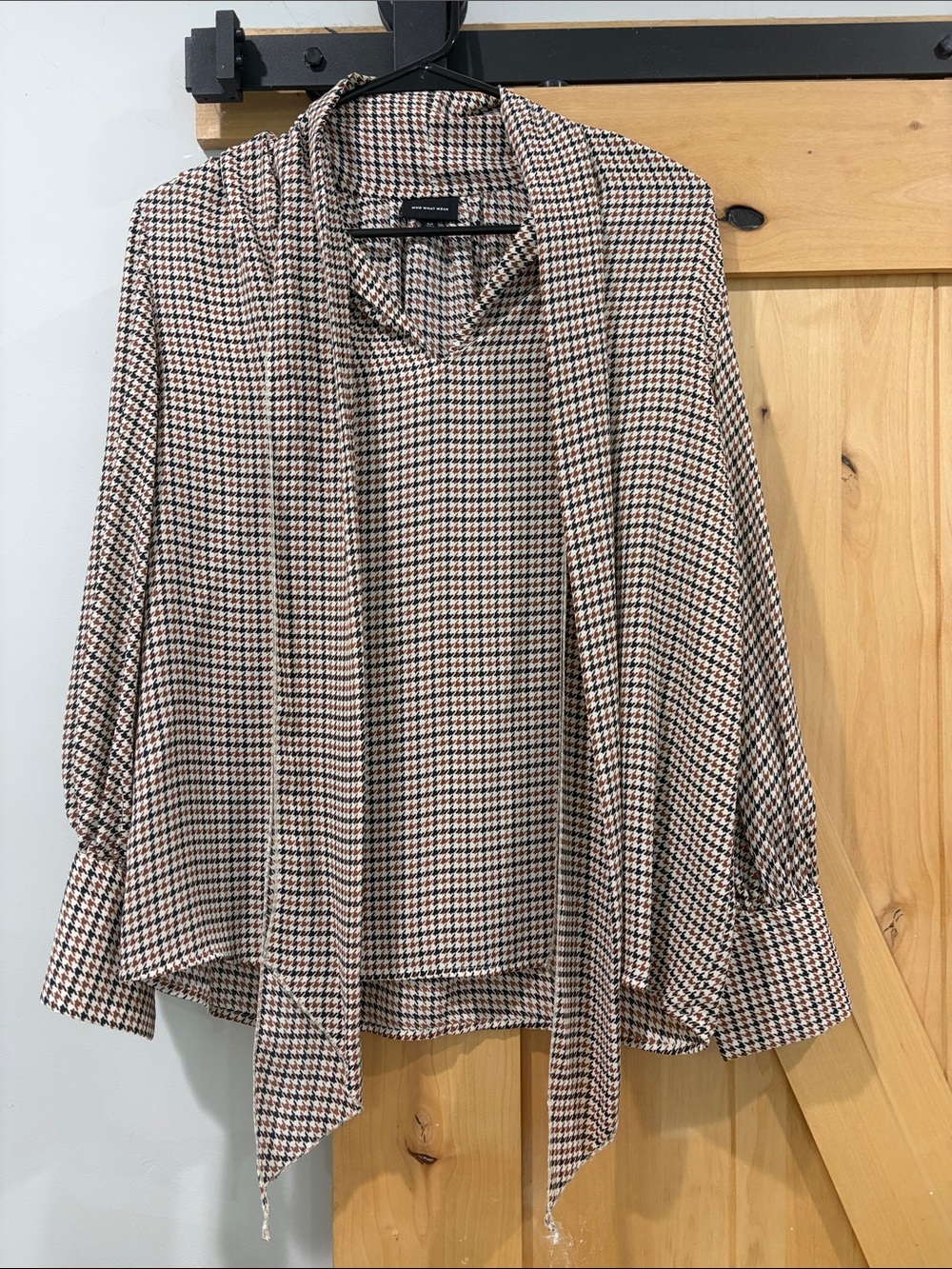 Who What Wear Houndstooth Tie-Neck Blouse in Black, Cream & Brown Women’s medium - Picture 7 of 7